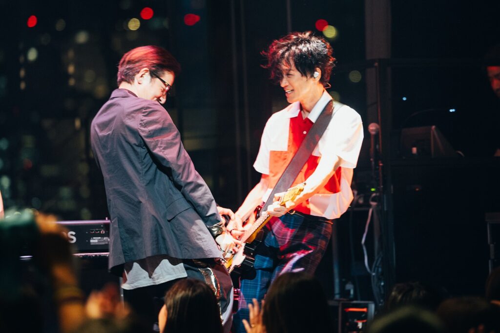 narita.corp  と  rockonsocialclub – 15:05・2025年7月10日