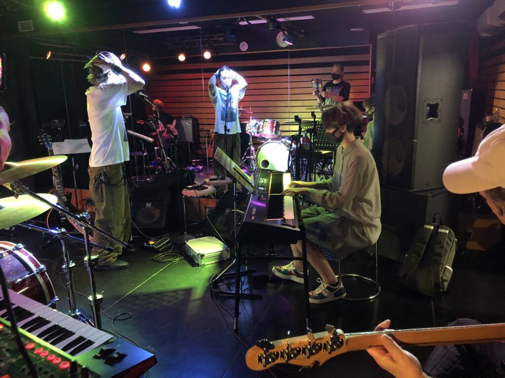 ADDICT OF THE TRIP MINDS, 岡本健一