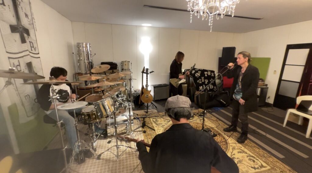 ADDICT OF THE TRIP MINDS, 岡本健一