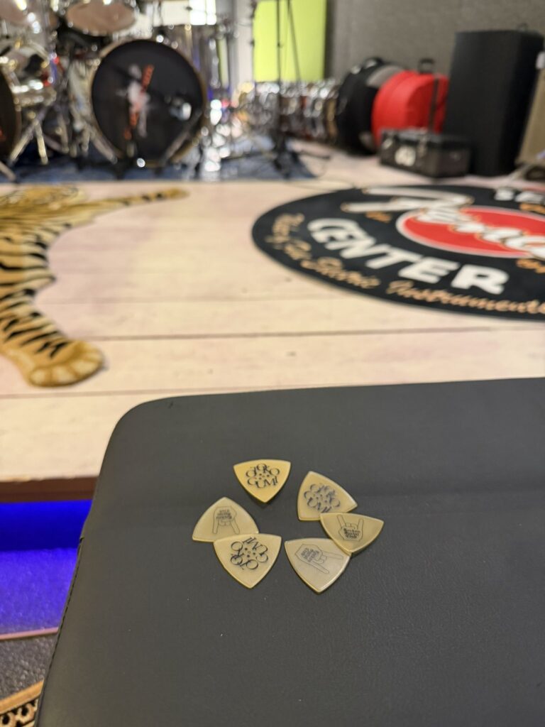 ADDICT OF THE TRIP MINDS, 岡本健一