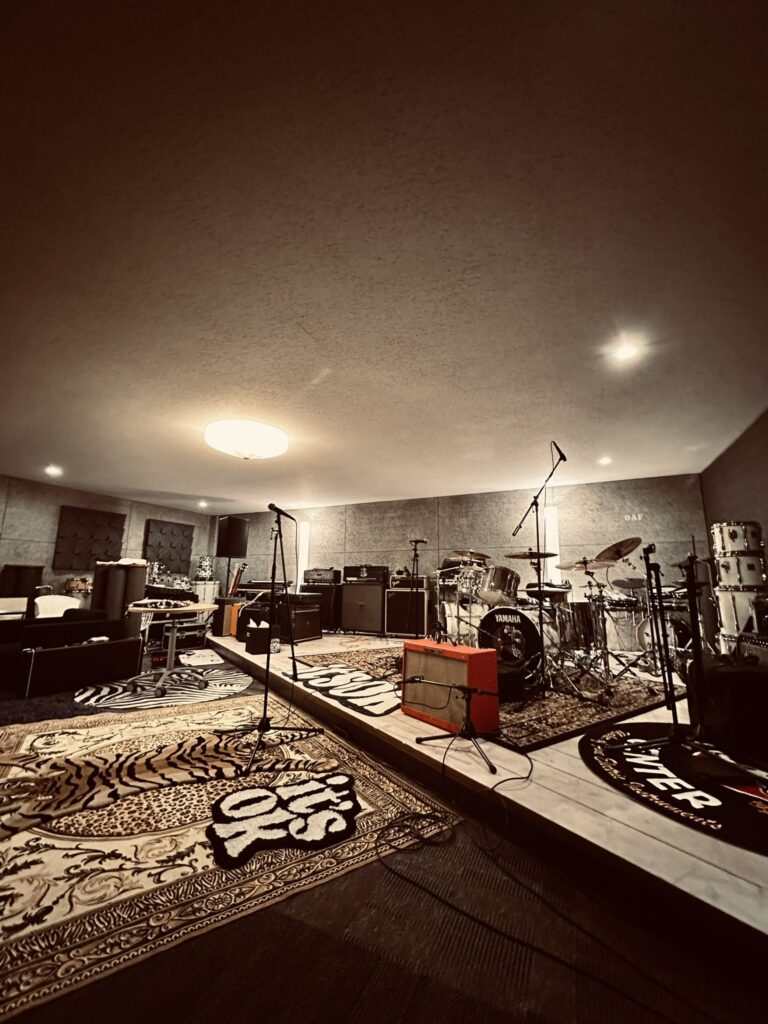 ADDICT OF THE TRIP MINDS, 岡本健一