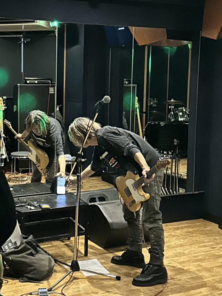 ADDICT OF THE TRIP MINDS, 岡本健一